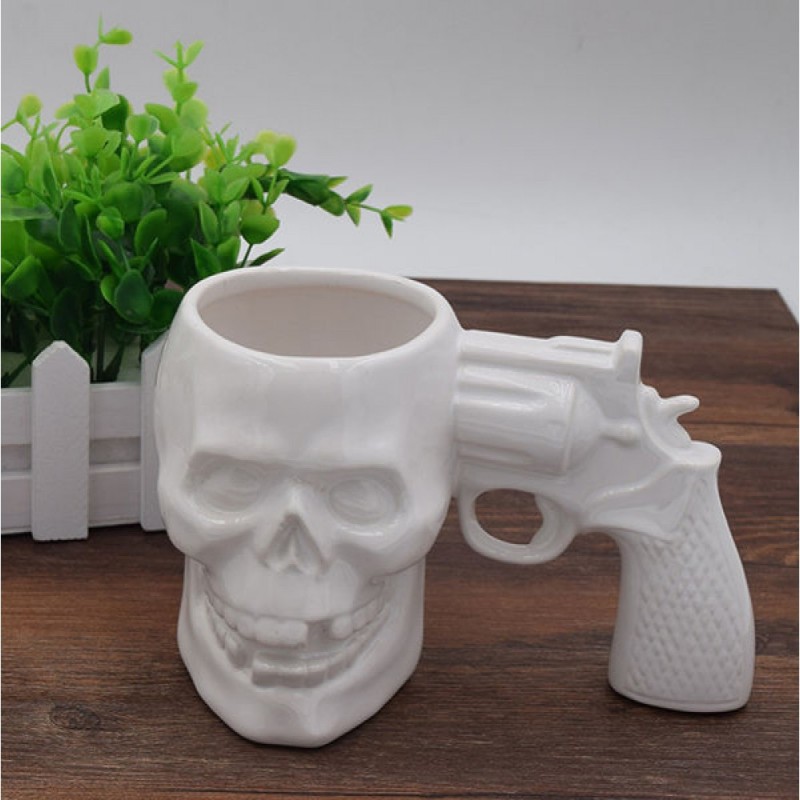 Mug crâne avec poignée gun